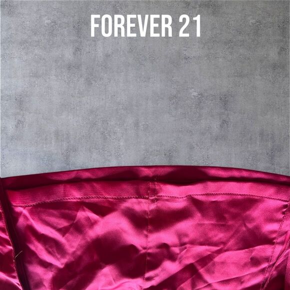 Preowned Forever 21 Satin Hot Pink Mini Skirt With Pockets and belt - Small - Picture 4 of 10